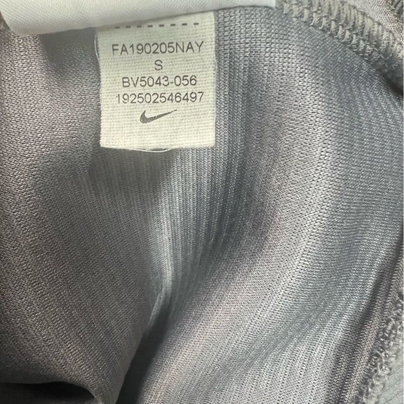 NIKE Sweatshirt Womens Small Gray Dri Fit Pullover Training Hoodie Ribbed BV5043 - Picture 7 of 8